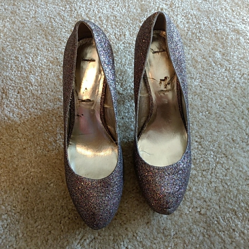 Heels - Picture 2 of 4